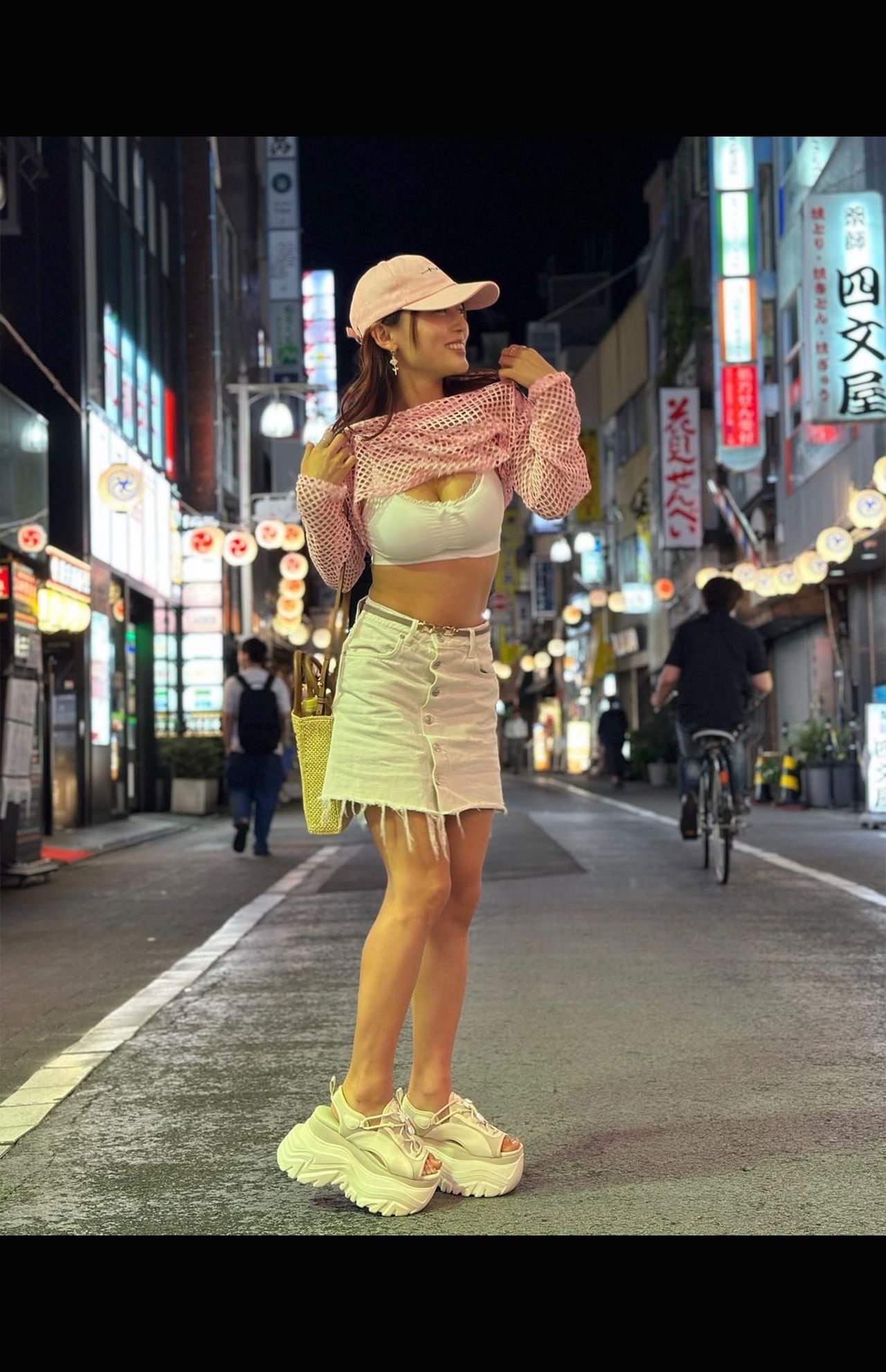 “まっか”さんの投稿写真は露出度の高いものが見受けられる（本人SNSより）