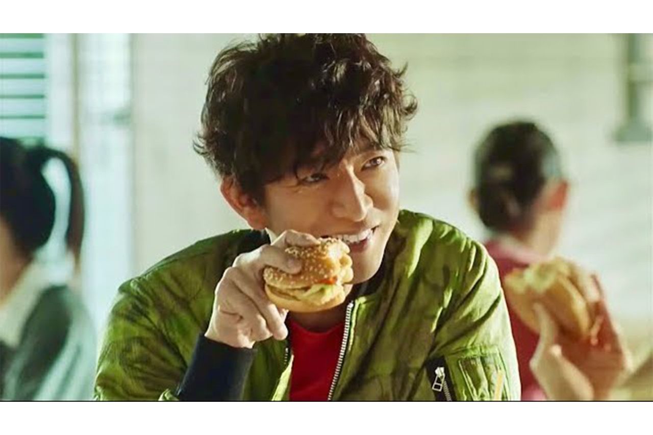 木村拓哉を起用するマクドナルドは契約更新せず（当時のCM映像より）