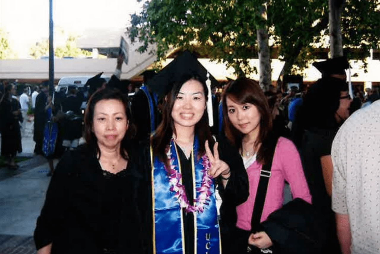 左から京子さん、美穂さん、長女・真実さん。名門UCLAの卒業式
