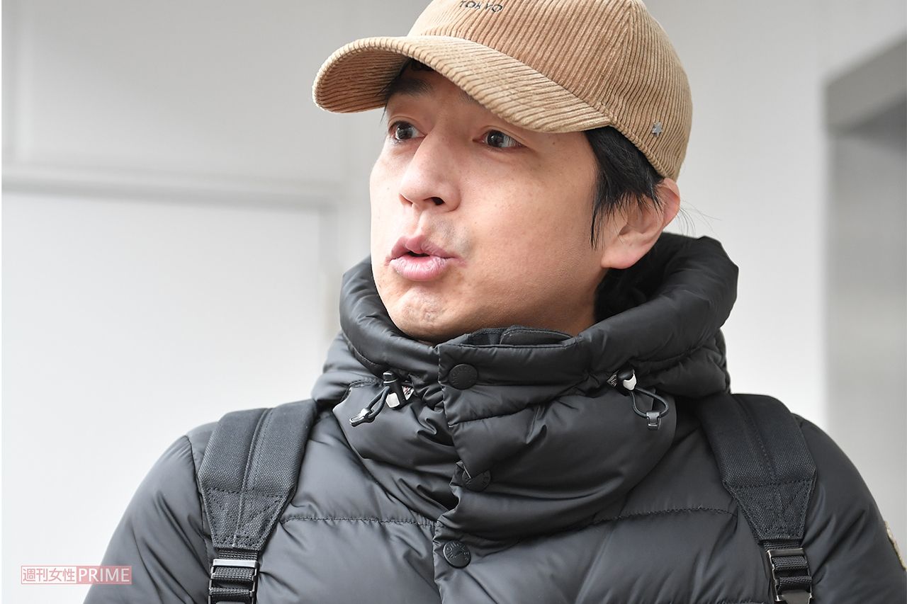 '20年2月、復帰について直撃取材を受ける徳井義実