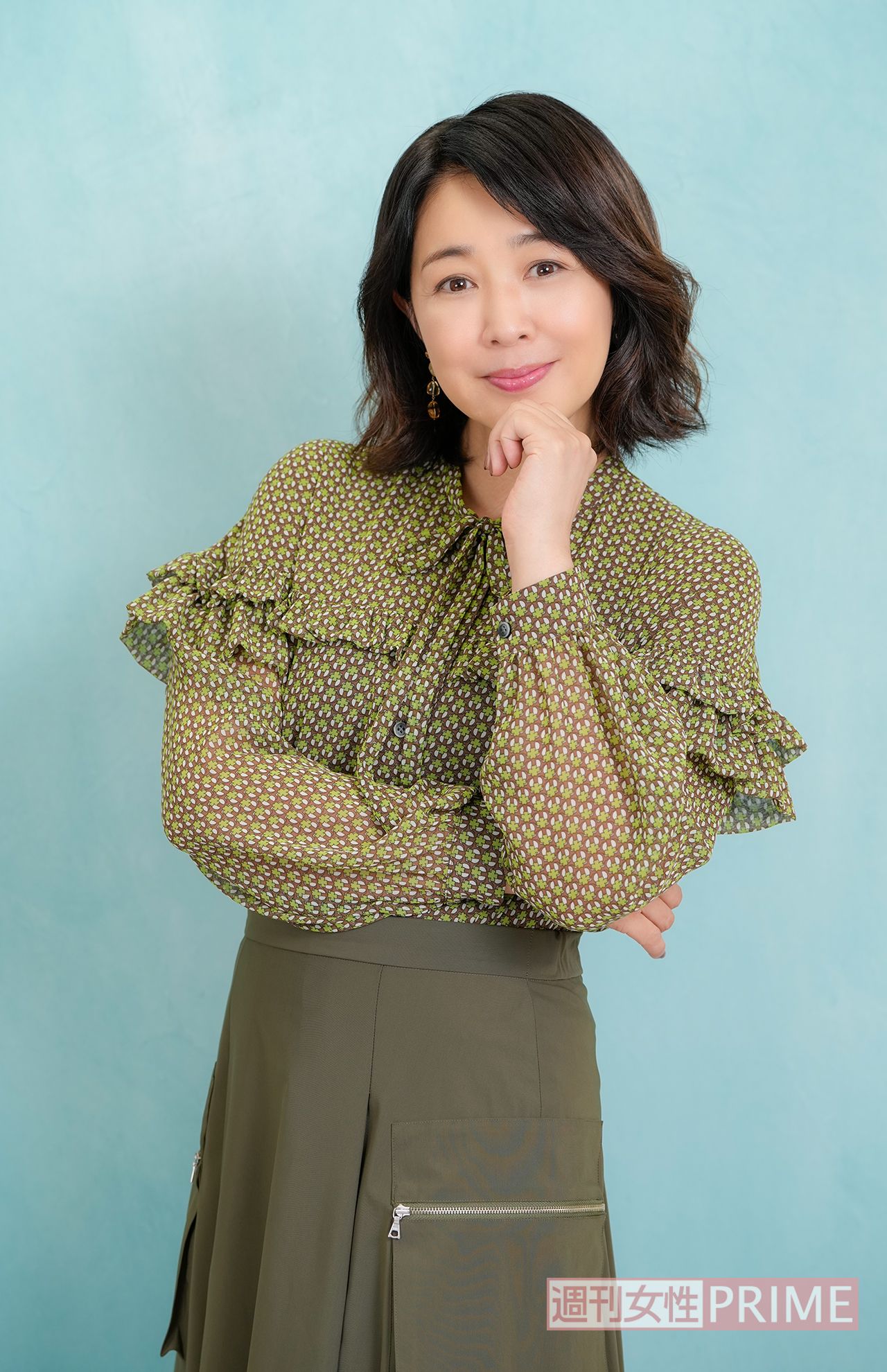 菊池桃子　撮影／伊藤和幸　ブラウス：Soclose,／スカート：DAMAcollection／ピアス：NATURALIJEWELRY