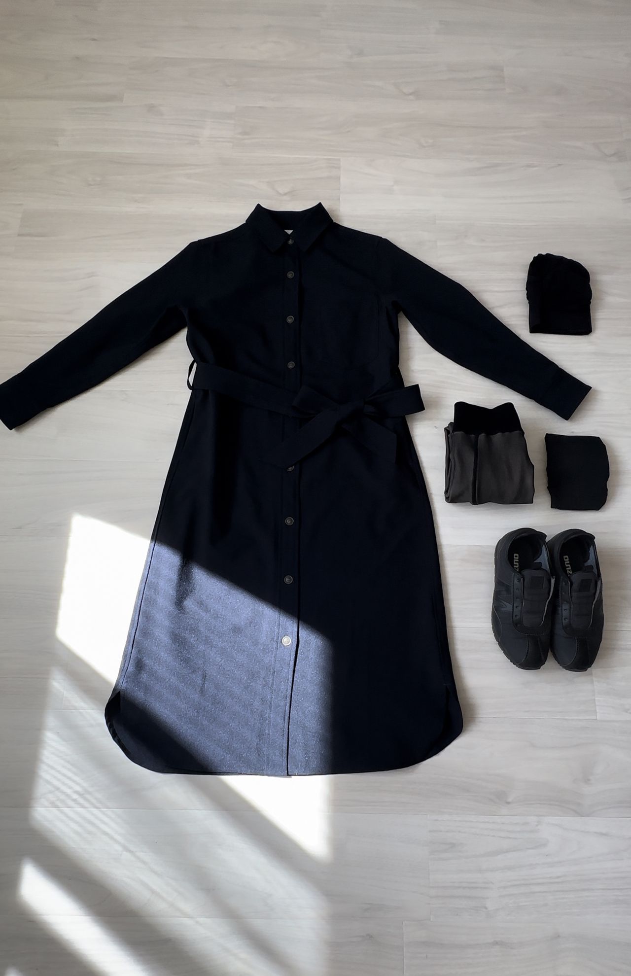 毎日身につけている衣類はこれだけ。靴も1年を通して履けるものを選ぶ　画像提供／Nozomiさん