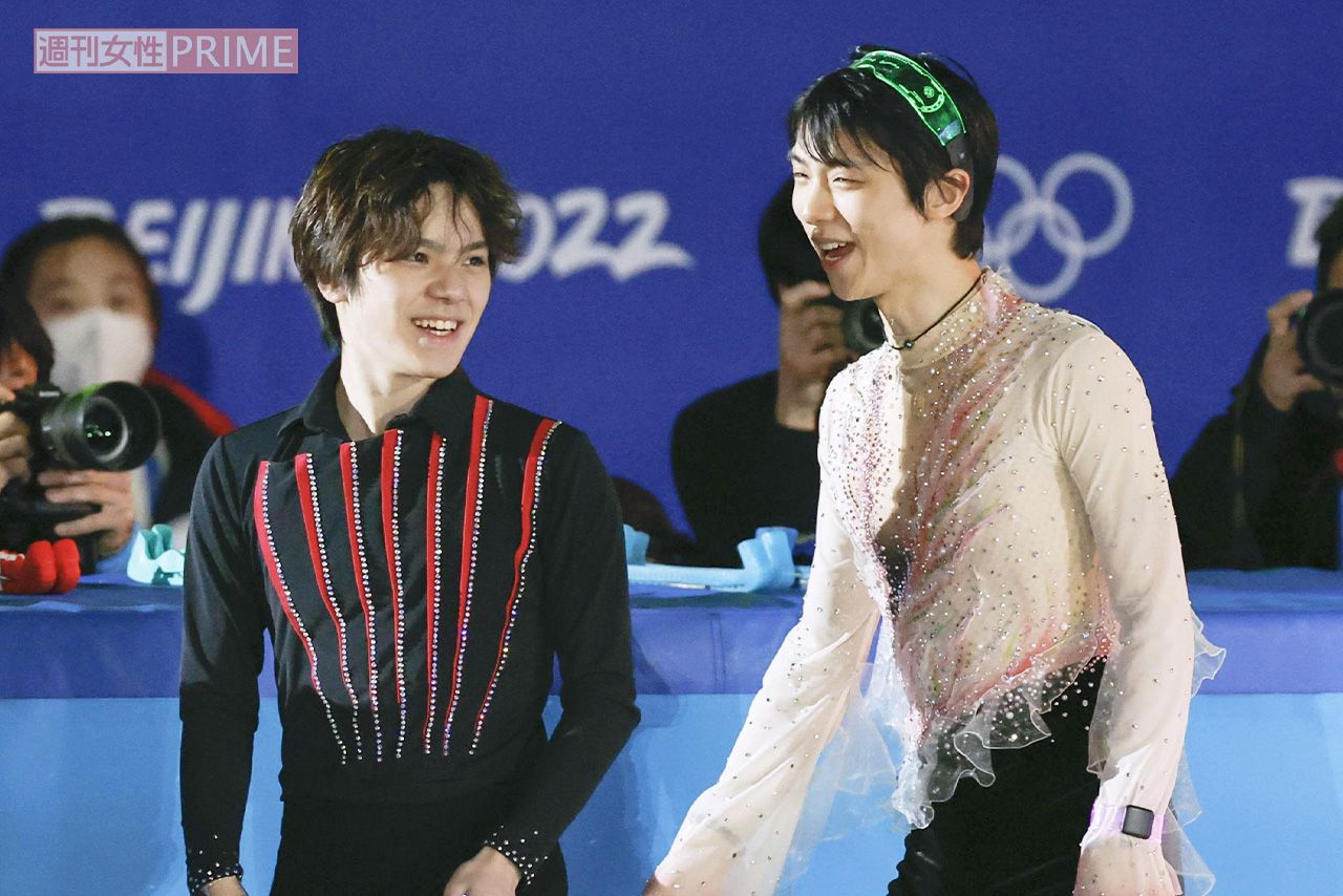 '22年、北京五輪のエキシビションで笑い合っていた羽生結弦と宇野昌磨　写真/共同通信社