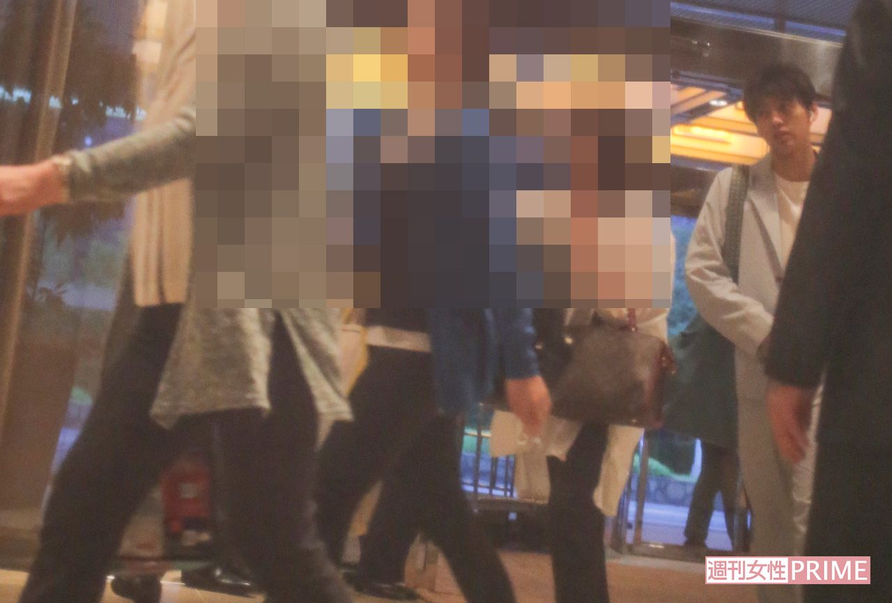 1次会会場に入る竹内