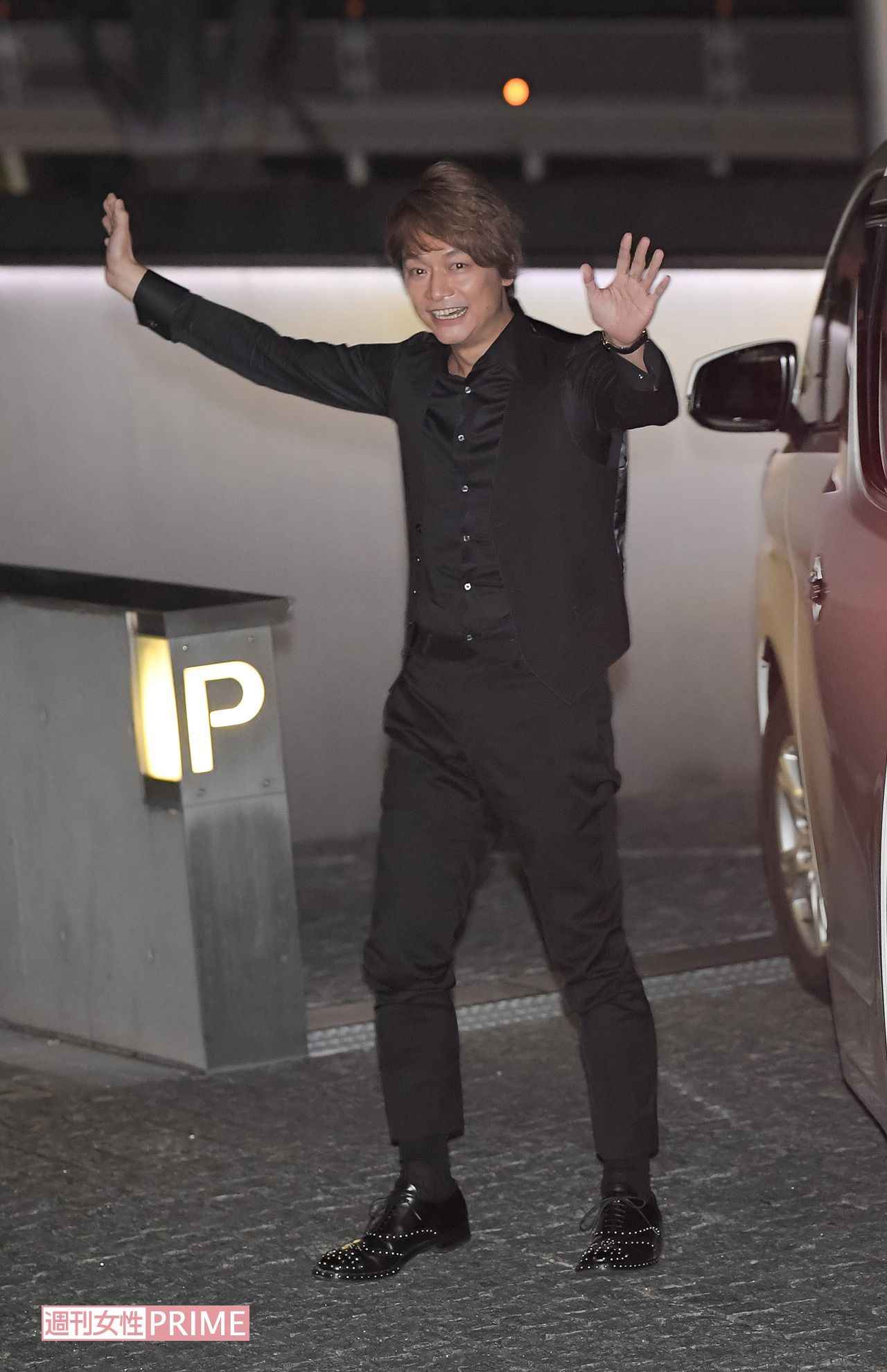 放送の約3時間前、集まったファンの前に姿を見せた香取慎吾