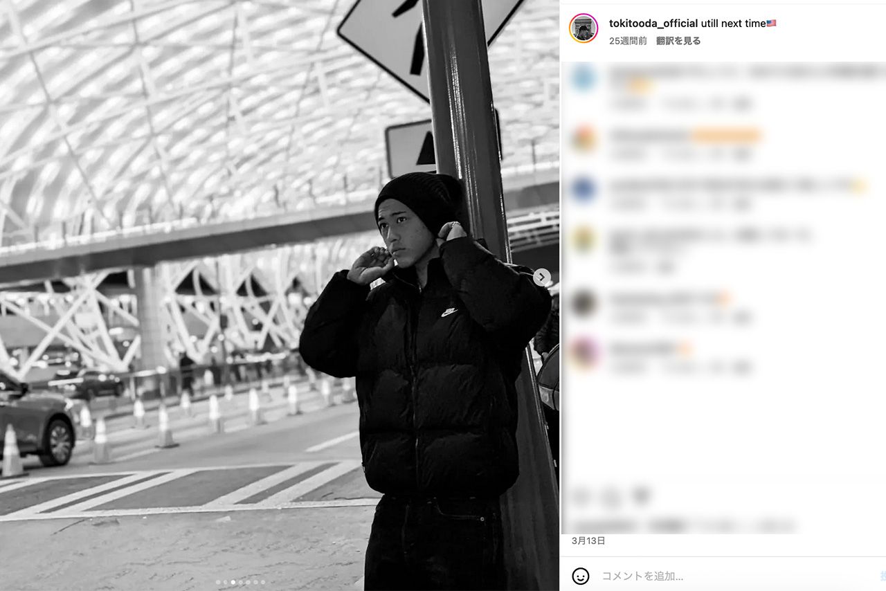 インスタグラムでは、車いすではない「立ち上がった姿」も披露する小田凱人選手（公式インスタグラムより）