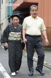 2017年、内海桂子さんの取材時、24歳年下の夫・成田常也さんが側で支えて