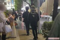 トー横裏・新宿大久保公園で若い女性の“立ちんぼ”が急増！1日最低7人の客を相手にする借金300万円を抱え…