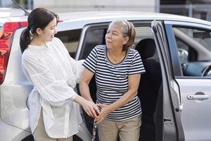 自分でできなくなるのは恥じゃない！　気持ちよく人を頼って　※写真はイメージです