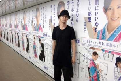 テレビCMに、加藤あいに短歌を教える歌人として登場したことも