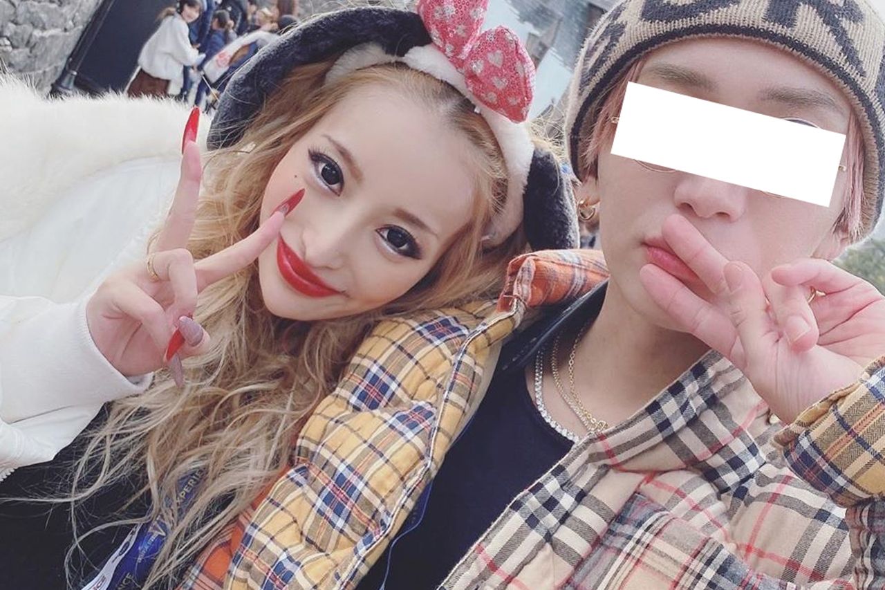 '20年1月、新恋人とされる人とUSJを楽しむ加藤紗里（インスタグラムより）