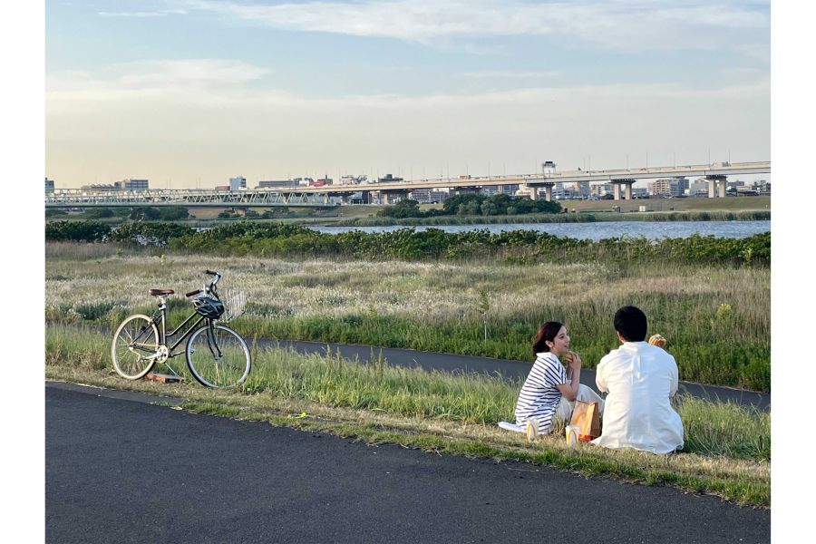 三浦璃来は《こちらは青春の一コマのようで お気に入りの写真です》と記し、オフショットを投稿（本人Xより）