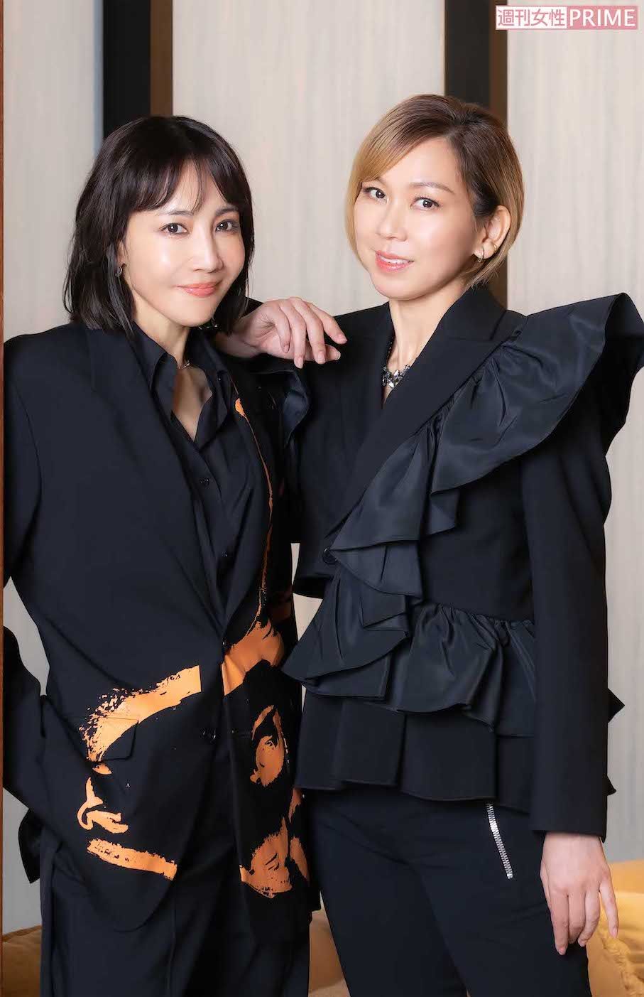 左から柚希礼音、湖月わたる　撮影／矢島泰輔