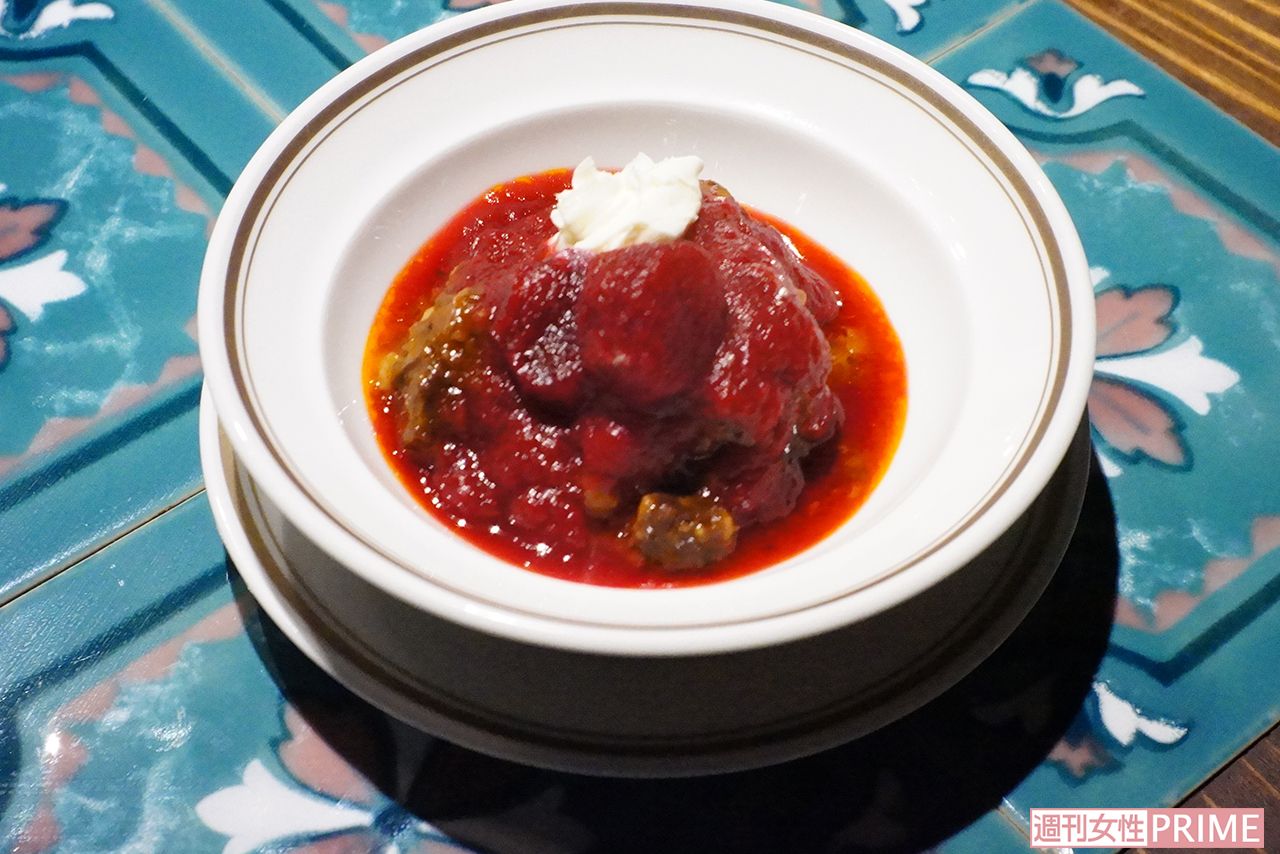 土蔵を改装したレストラン『WANY』では、大鰐特産の赤ビーツを調理した「ビーツと牛すじの煮込み」などが味わえる。