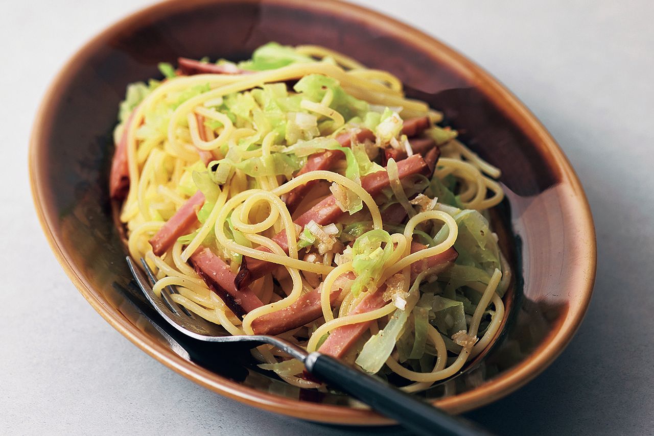 チャーシューとキャベツのねぎだれパスタ