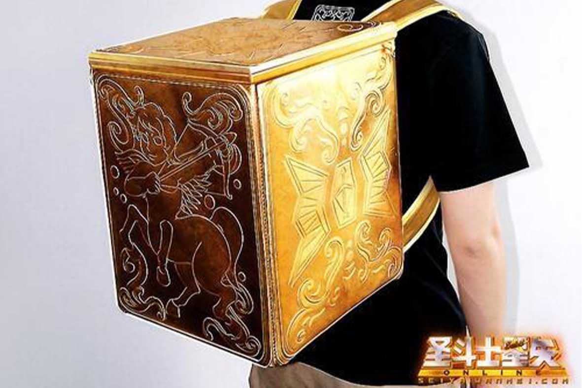 拡散されている『聖闘士星矢』仕様の黄金のランドセル（Xより）