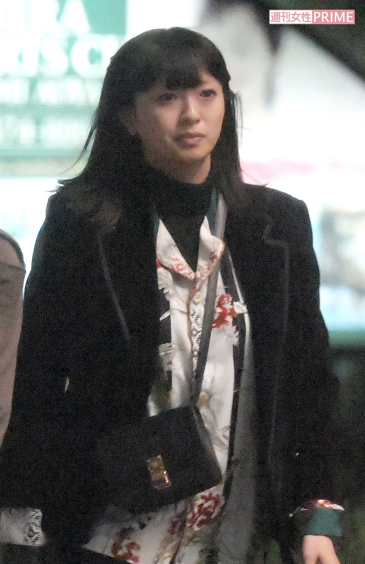 今夏、出産予定の榮倉はお腹のふくらみも順調のよう……