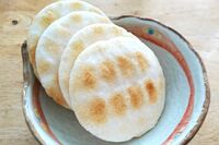 【知って楽しい雑学】11月の立冬は「あられ・おせんべいの日」、“サラダ味”ってどんな味？ 亀田製菓に名…