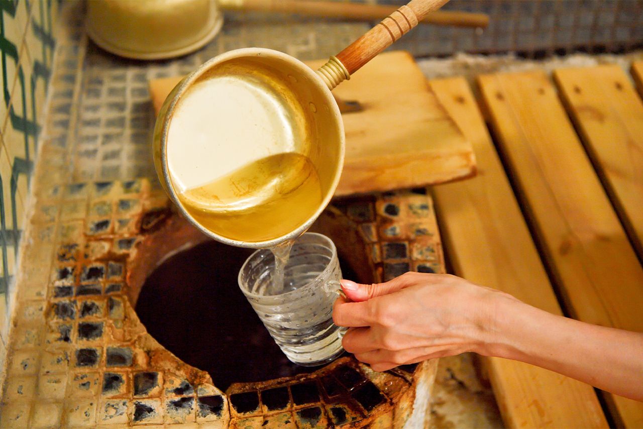温泉の効能をダイレクトに身体に取り込む“飲む”温泉の「枕湯」。より免疫力を高めたい人に