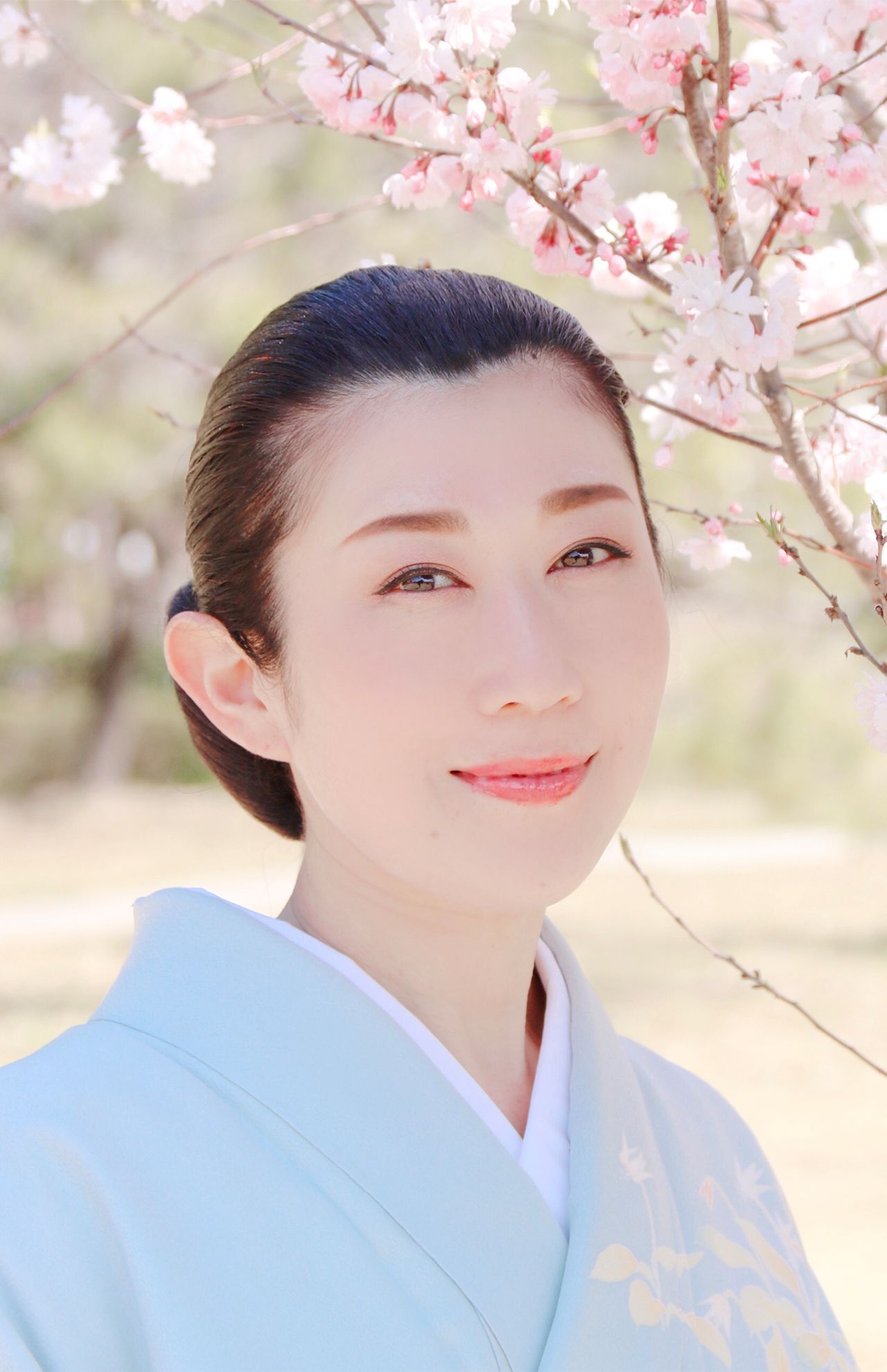 千代里さん●エッセイスト。元新橋No.1芸者。芸者時代の経験を生かし、エッセイや講演で、心の持ち方や日本の伝統芸能の素晴らしさについて伝えている。著書に『捨てれば入る福ふくそうじ』、『福ふく恋の兵法』（ともにSDP）など。
