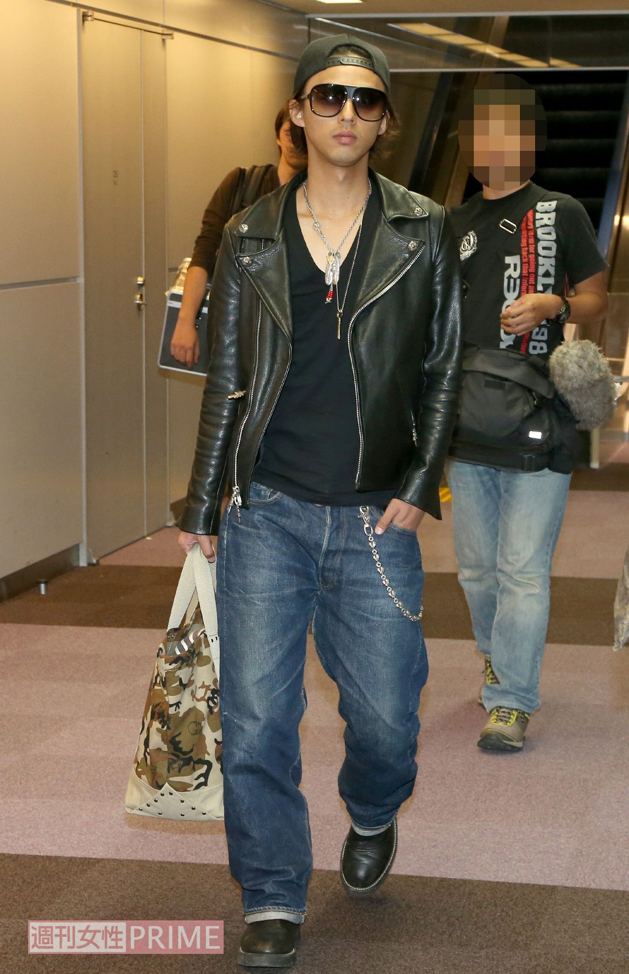Kis-My-Ft2藤ヶ谷太輔の私服ショット（空港にて）