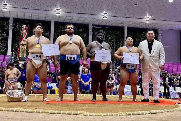 2025年9月に行われた世界相撲選手権大会（バンコク）でプレゼンターとして表彰式に参加した白鵬
