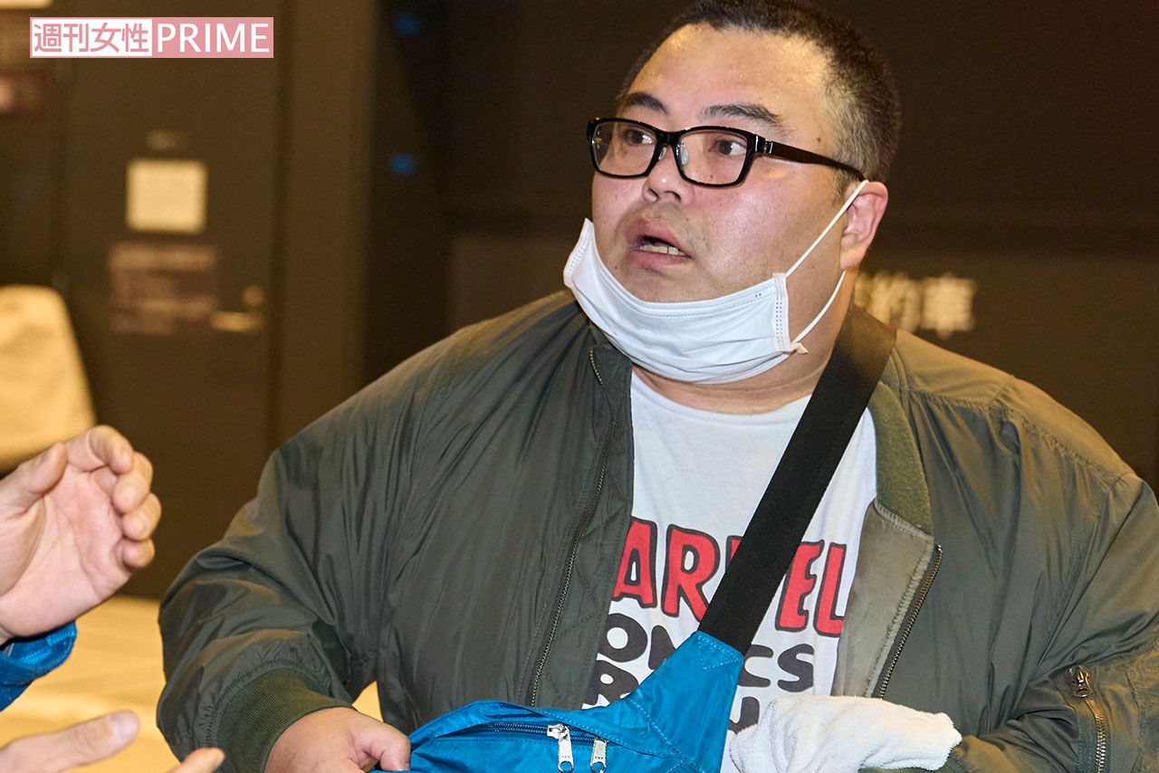 『週刊女性』の直撃取材に答える『響』の長友光弘