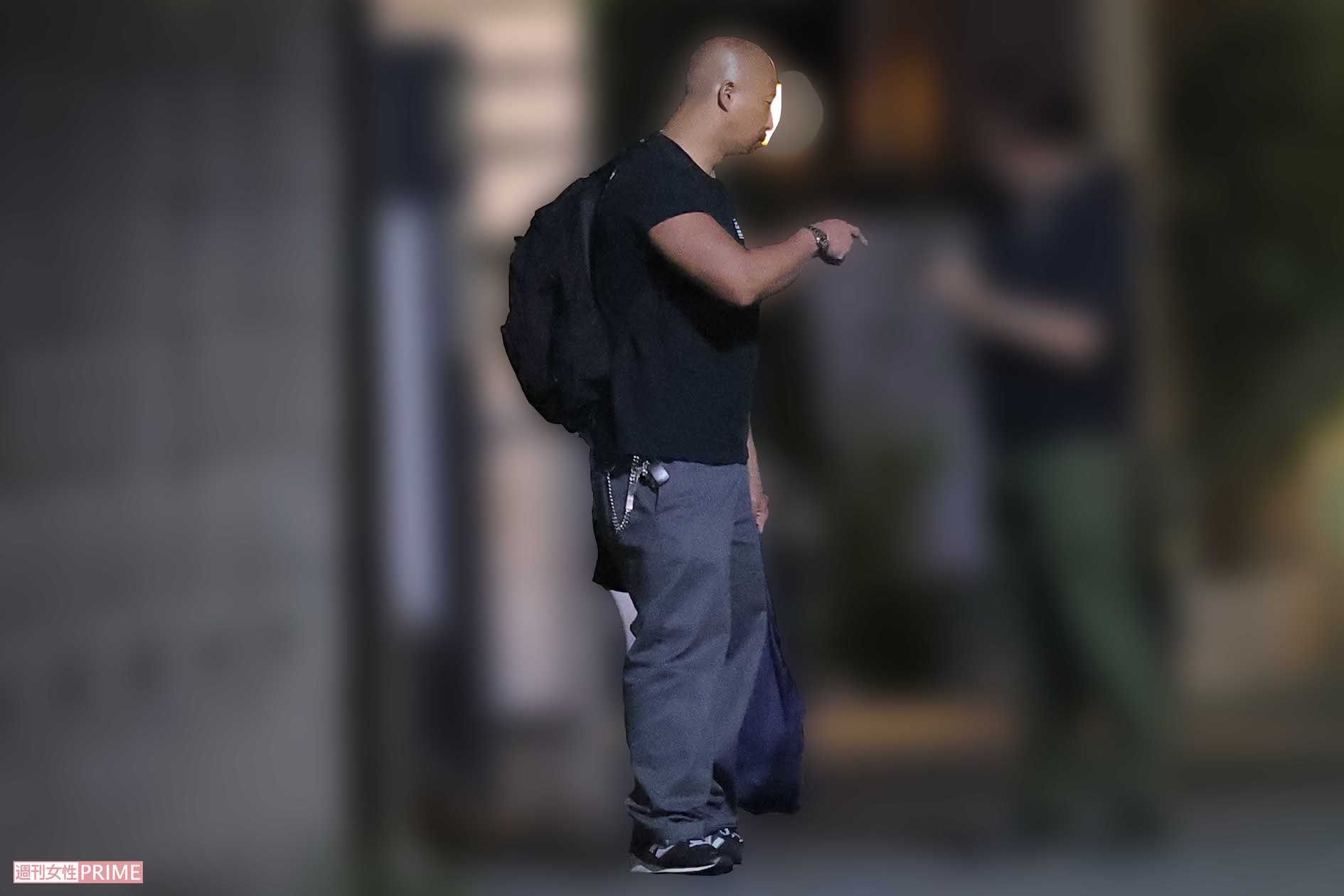 自宅に帰宅した木村拓哉の弟・俊作氏を直撃すると、最初は驚いた様子だったが、A子さんの名前を出すと30分以上にわたり興奮してまくし立てた