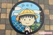 新静岡駅前に設置された、ちびまる子ちゃんのマンホール
