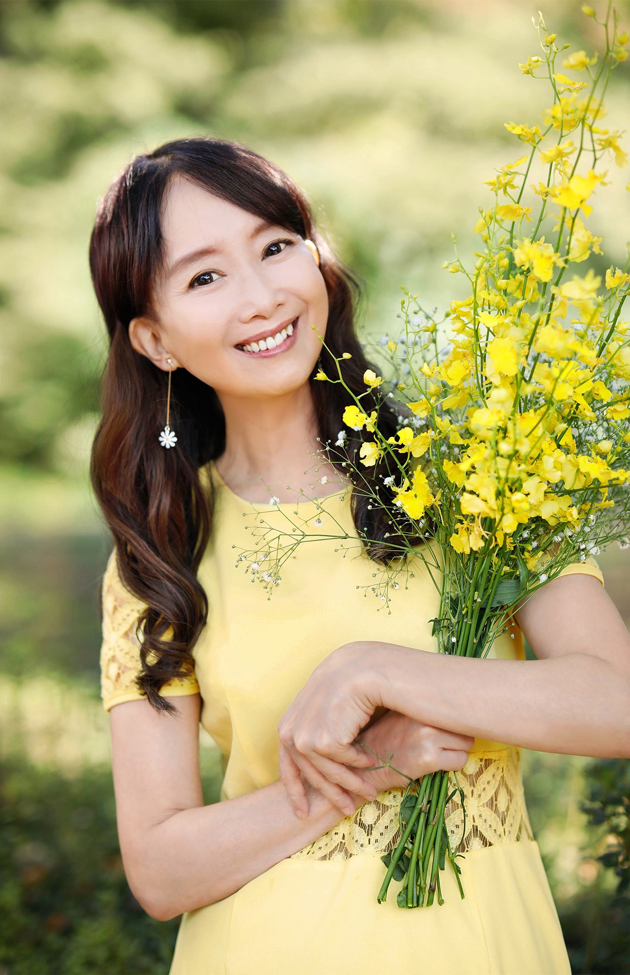 アグネス・チャン●歌手、エッセイスト、教育学博士。1955年香港生まれ。1972年『ひなげしの花』で日本歌手デビュー。1998年日本ユニセフ協会大使に就任。2018年旭日小綬章受章。現在は芸能活動のみならず、ユニセフアジア親善大使、日本対がん協会「ほほえみ大使」など文化人として活躍。