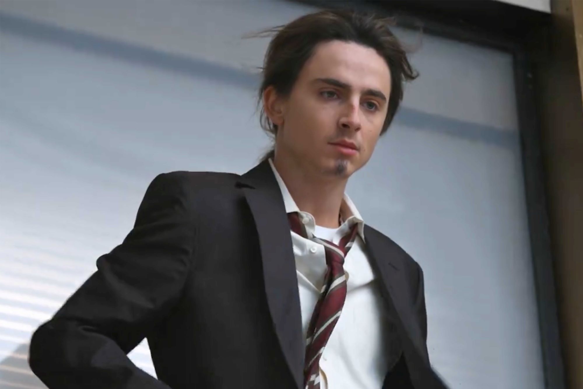 ティモシー・シャラメが演じたのはビルから飛び降りようとする青年（『SNL』公式YouTubeより）