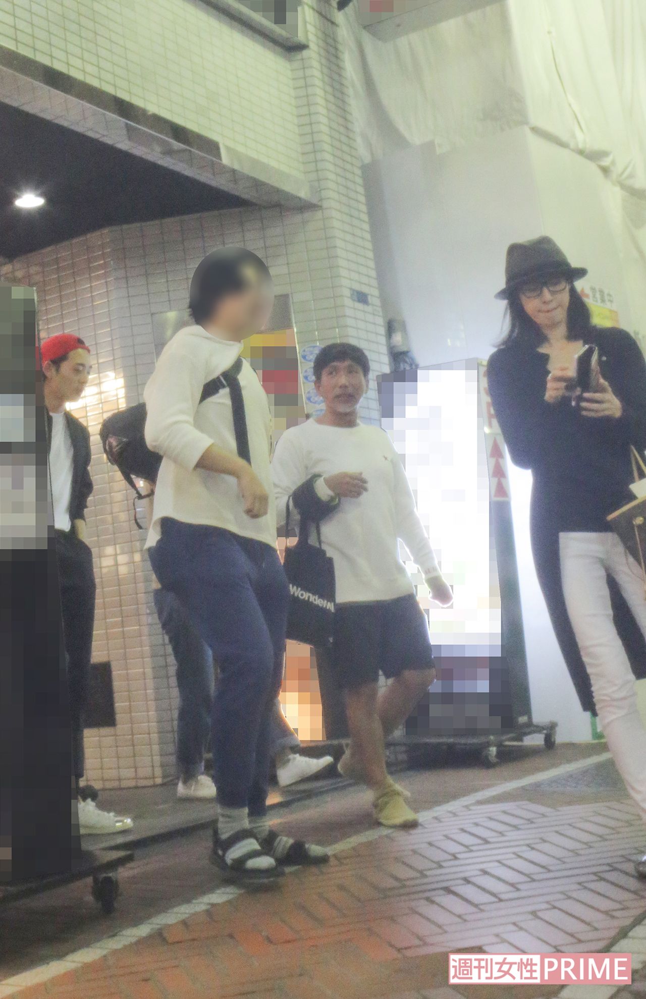 2回目の打ち上げ後の竜星、梶原、天海。会が終わった後も、名残惜しいのか固まって楽しげに話していた