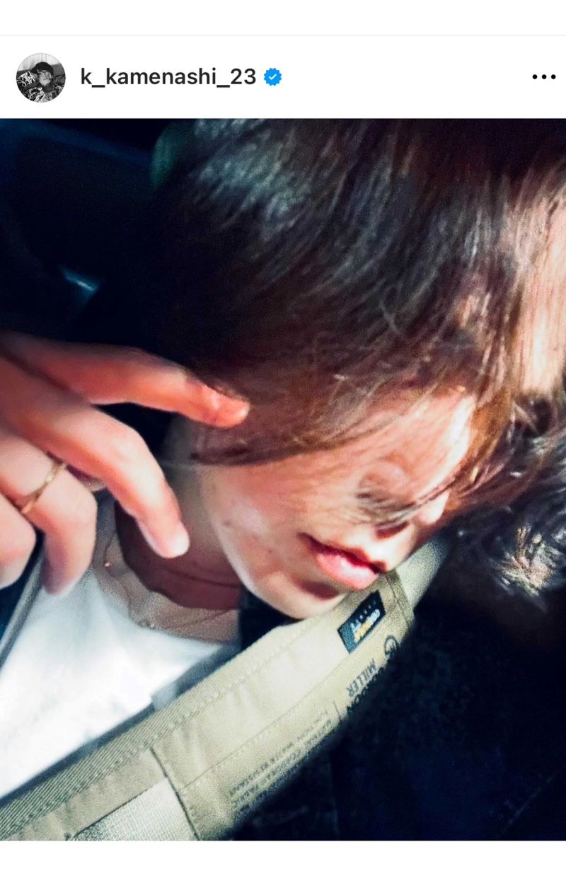 inside23で販売したネックレスを着用する亀梨和也（本人インスタグラムより）