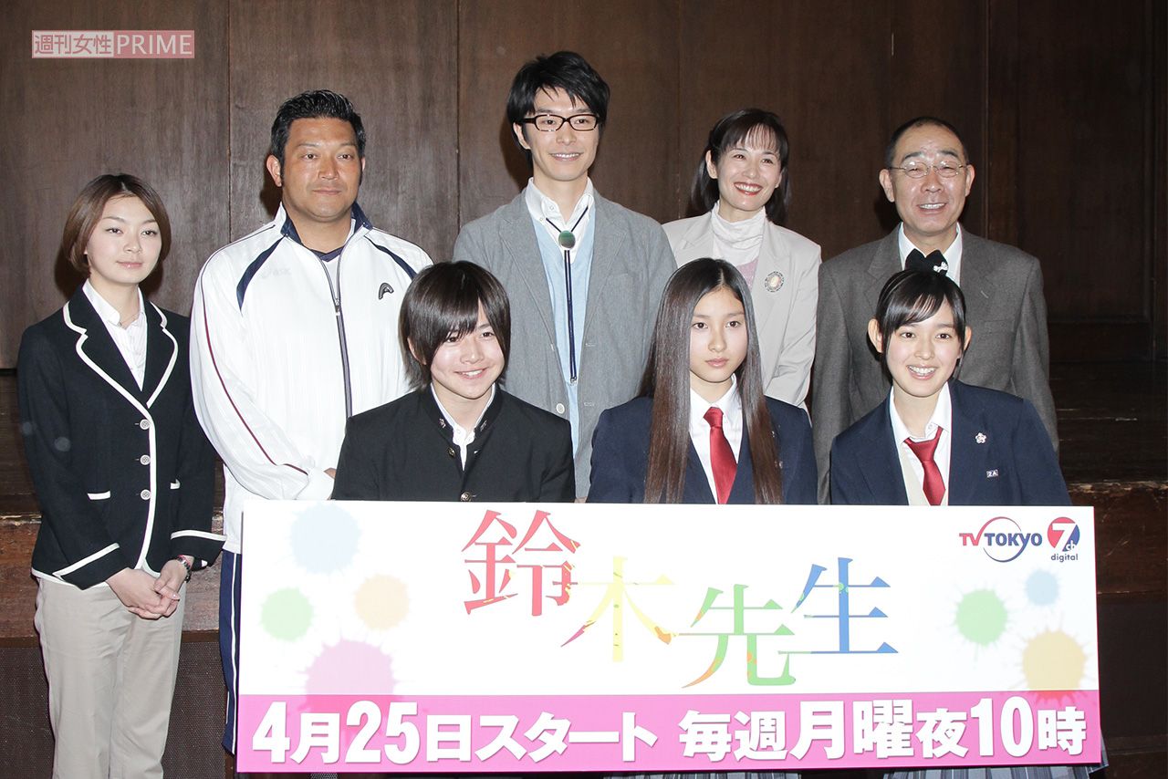 視聴率は爆死でも大ヒット『鈴木先生』前列中央に土屋太鳳、後列中央に長谷川博己