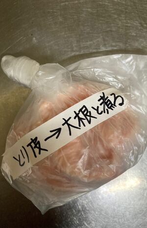 冷凍前に保存袋に「食材名→具体的な使い道」を書いておくのは、調理隊員時代から行っている習慣の1つ