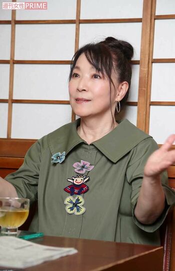 絶えず病気と闘う人生でも、常に周囲を気遣って明るさと優しさで包み込んできたことが、取材時にもにじみ出ていた尾崎亜美　撮影／近藤陽介