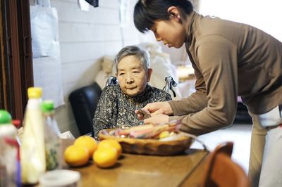 【コロナ禍の遠距離介護】東京から通うとサービスが使えない！ 「介護崩壊」の危機