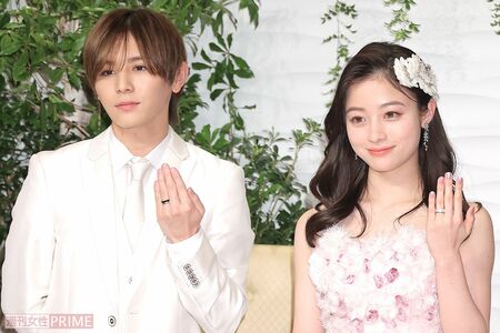 ドラマ「王様に捧ぐ薬指」の制作発表に出席した橋本環奈と山田涼介（Hey!Say!JUMP）