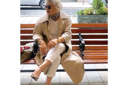 長年愛用しているバーバリーのトレンチコート（木村さん）