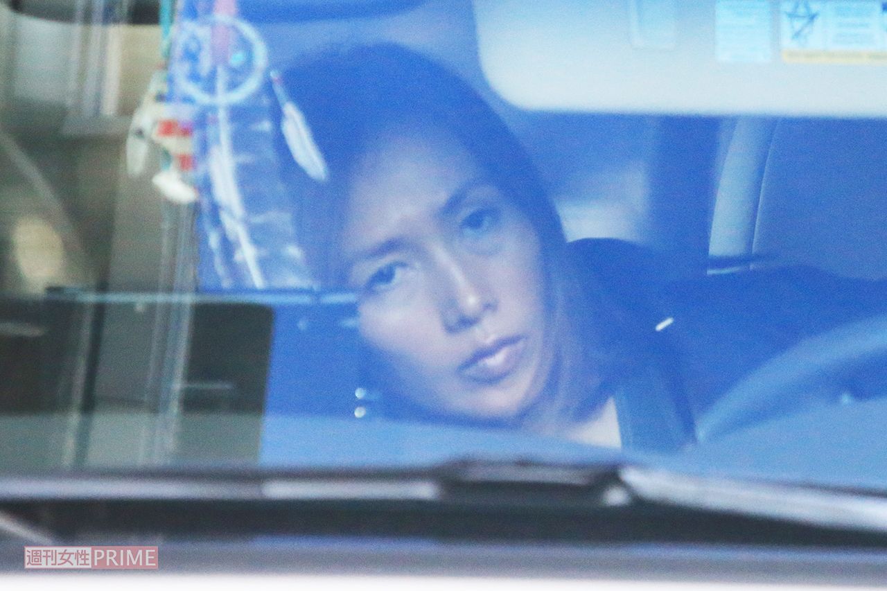 Koki，を学校まで送り届ける工藤静香