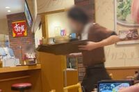 雪降る深夜に半袖で配膳トレーニングトレが物議の牛丼チェーン『すき家』、同店スタッフの“達人動画”に「…