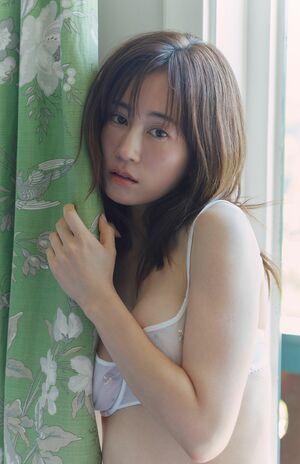 大胆なランジェリー姿も披露　（C）講談社　撮影／北岡稔章