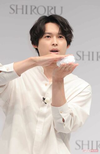 7月1日『SHIRORU』のブランドアンバサダーとして都内で行われた発表会に登壇した松村北斗