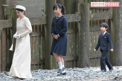 留学中の眞子さんを除く秋篠宮ご一家で伊勢神宮へ。悠仁さまは6歳だった（'13年3月）