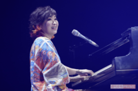 毒と愛情を込めて37年、モノマネ女王・清水ミチコは音楽と笑いの融合を突き詰め続けるトップランナー、独自…