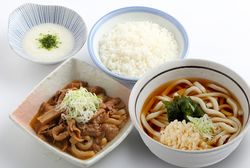 『山田うどん』のパンチセット