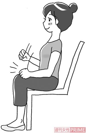 基本　座ったままで「ひざコツコツ」　イラスト/赤松かおり