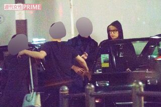 手越祐也が乗るタクシーに女性が乗ろうとする場面（'16年）