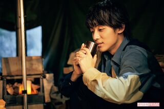 「自分で豆を挽いて、自然の中で飲むコーヒーは格別です。これからのシーズンは汗もかかず虫もいないので、実はキャンプデビューにオススメです」　撮影／廣瀬靖士