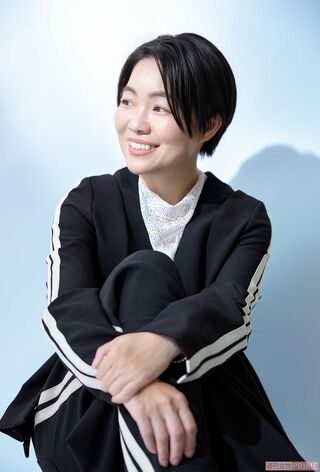 イモトアヤコ　撮影/廣瀬靖士　ヘアメイク/杉野加奈　スタイリスト/奥田ひろ子　衣装協力/IMMEZ